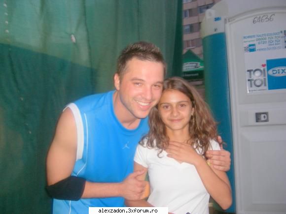 me & pici :x:x:x inafara faptului ca tremuram toata si parca eram speriata de bombe  :rotfl: poze cu